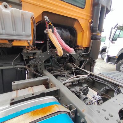 Camión de descarga hidráulico 6x4 con chasis Sinotruk y potencia de 371 CV