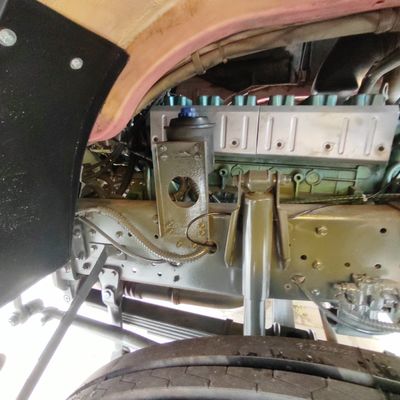 Camión de descarga hidráulico 6x4 con chasis Sinotruk y potencia de 371 CV