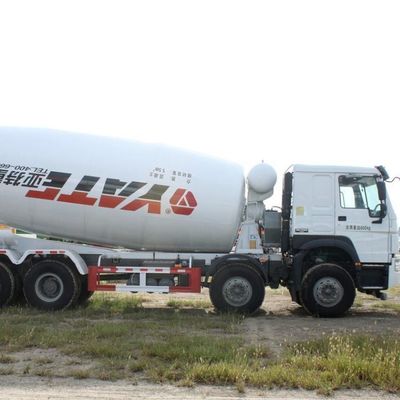 Modo de accionamiento 8x4 Sinotruk Chasis Mixer de cemento con dirección hidráulica y asistencia de potencia