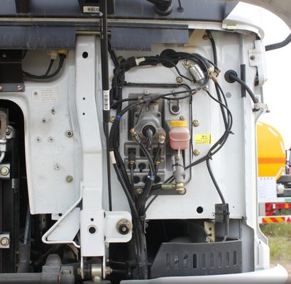 Modo de accionamiento 8x4 Sinotruk Chasis Mixer de cemento con dirección hidráulica y asistencia de potencia