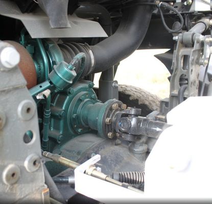 Modo de accionamiento 8x4 Sinotruk Chasis Mixer de cemento con dirección hidráulica y asistencia de potencia