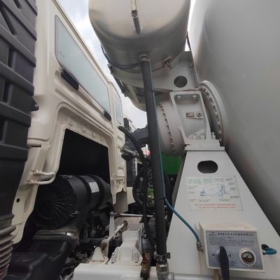 Sinotruck HOWO 6X4 8X4 mezclador de cemento usado 5% de descuento con material de caja de carga de acero al carbono