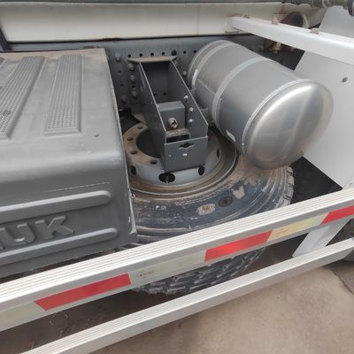 Sinotruck HOWO 6X4 8X4 mezclador de cemento usado 5% de descuento con material de caja de carga de acero al carbono