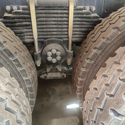 Camiones mezcladores con chasis Sinotruk y sistema de dirección hidráulica Pago inicial