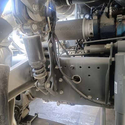 Camión mezclador industrial con sistema de dirección hidráulico y 8 desplazamientos para mezclar