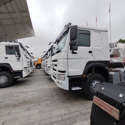 neumáticos sin tubos camión de transporte hidráulico con chasis Sinotruk y transmisión manual