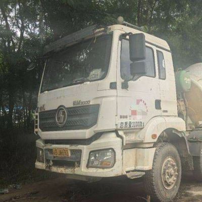 Camión mezclador de hormigón Sinotruk de 12 m3 con sistema de dirección hidráulico y neumático
