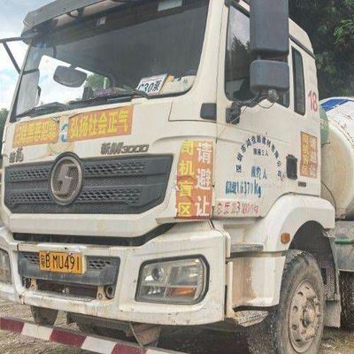 Combustible- 6x4 Dirección hidráulica Sinotruk 2m3 camión mezclador de hormigón para aplicaciones de trabajo pesado