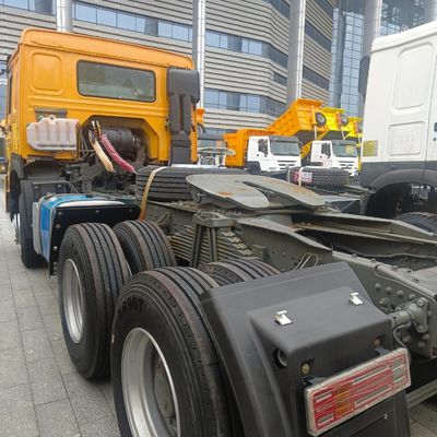 2024 Trator potente con tanque de combustible de 1000L para aplicaciones y operaciones de trabajo pesado