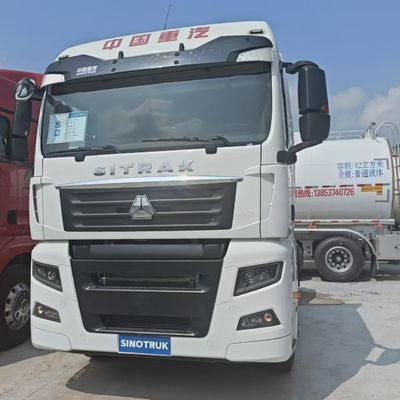 Sinotruck Tractor Truck Ventas 400L Tanque de combustible y asiento de aire para requisitos personalizados