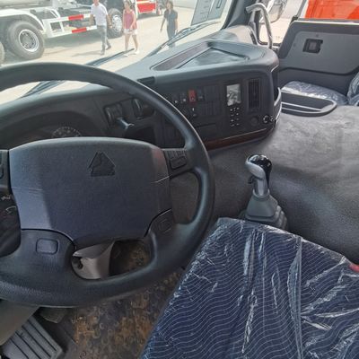Transporte de camión de basura multifuncional con dirección hidráulica y chasis Sinotruk