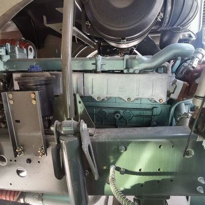 Vehículo de construcción diesel con mezclador de cemento portátil y sistema de dirección hidráulico