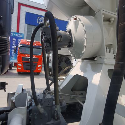 Vehículo de construcción diesel con mezclador de cemento portátil y sistema de dirección hidráulico