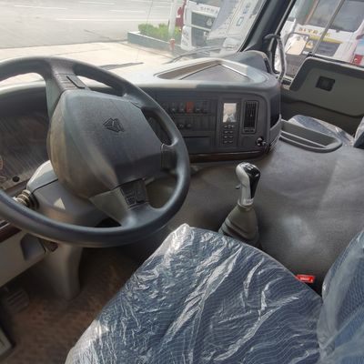 Vehículo de construcción diesel con mezclador de cemento portátil y sistema de dirección hidráulico