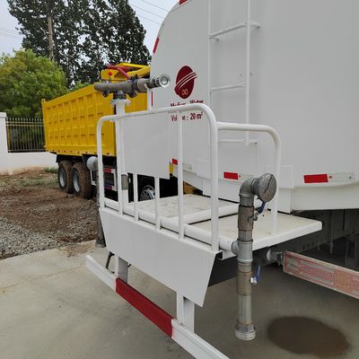 Sinotruk Chasis 20tons Usado HOWO 6X4 Camión de entrega de agua Camión cisterna de agua Camión con neumático