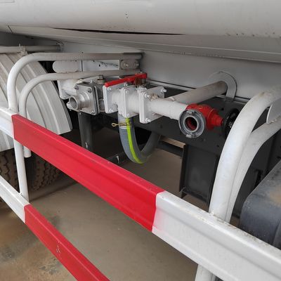 Sinotruk Chasis 20tons Usado HOWO 6X4 Camión de entrega de agua Camión cisterna de agua Camión con neumático