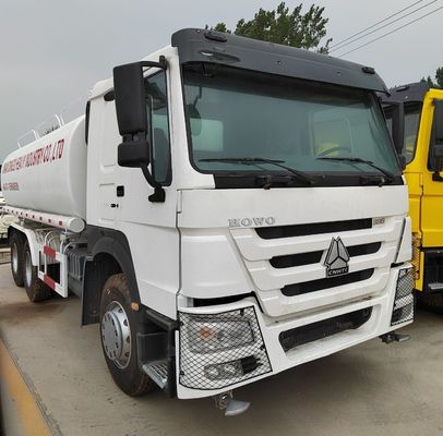 Camión con chasis Sinotruk para el transporte de agua potable