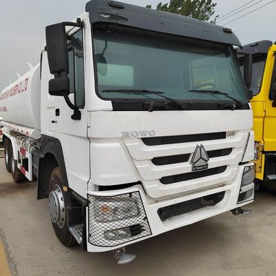 Caja de carga de acero al carbono de 20 m3 HOWO Camión de entrega de agua para transporte pesado
