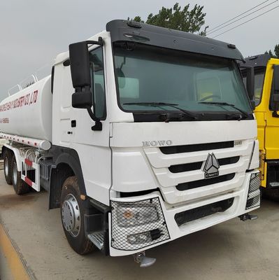 Transporte HOWO Camión de entrega de agua con combustible diesel y caja de carga de acero al carbono