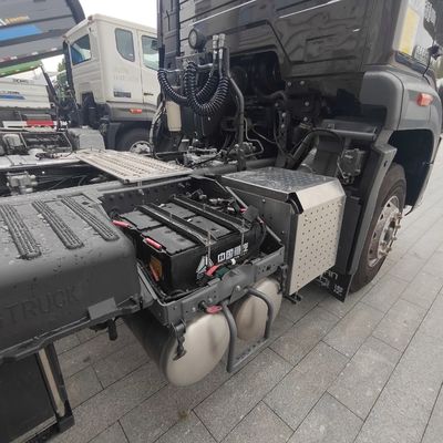 2024 Sinotruk camión de descarga todoterreno pesado con diseño de neumáticos sin tubos y ≤5 asientos