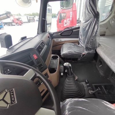 2024 Sinotruk camión de descarga todoterreno pesado con diseño de neumáticos sin tubos y ≤5 asientos