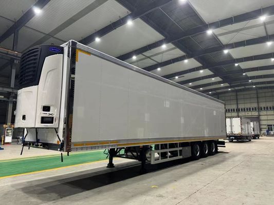 Transporte de alimentos de gran volumen Sinotruk Chasis Remolque refrigerado 8.000kg Peso bruto