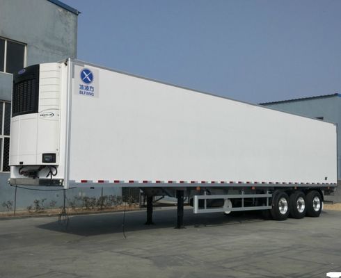 Transporte de alimentos de gran volumen Sinotruk Chasis Remolque refrigerado 8.000kg Peso bruto