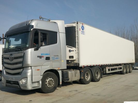 Transporte de alimentos de gran volumen Sinotruk Chasis Remolque refrigerado 8.000kg Peso bruto