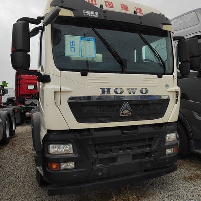 Sinotruk HOWO Cnl Cabeza de tractor de GNL para remolque de semirremolque 6×4 Rendimiento de la rueda motriz