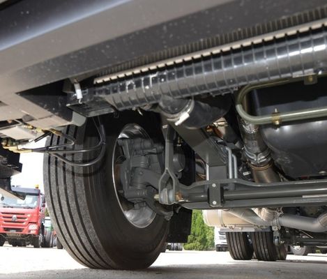 Sinotruk HOWO Cnl Cabeza de tractor de GNL para remolque de semirremolque 6×4 Rendimiento de la rueda motriz