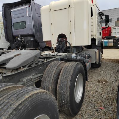 336 CV Sinotruk HOWO Vehículo de transporte de carga con ≤ 5 asientos y GNC/GNL asequible