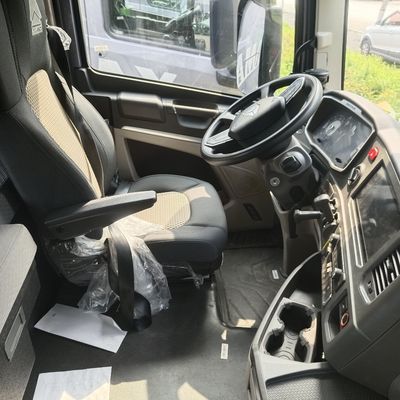 2024 HOWO 6X4 remolque manual izquierdo diesel raspadora comercial para el pago inicial
