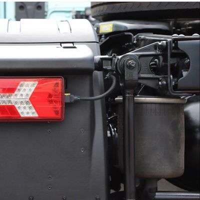 Tipo de carga delantera de elevación de tipo de descarga 4 × 2 FAW X6000 camión tractor de 510 CV para GNL y CNG