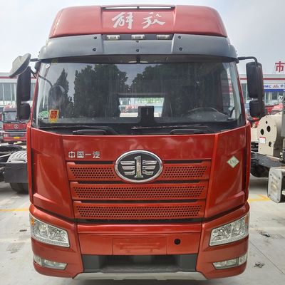 510 HP FAW Jiefang J6p Gas 6X4 y 6X2 camiones de transporte de tracción 7.40m * 2.55m * 3.76m