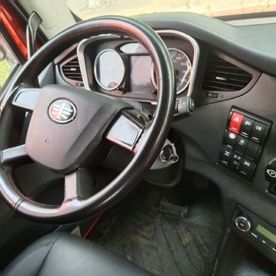 Ventas de camiones de remolque de segunda mano J6p con motor de potencia de asistencia&gt; 8L