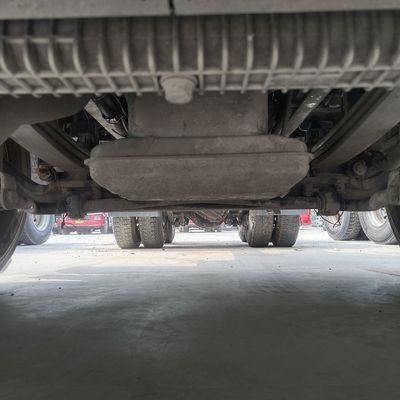 Sinotruk Chasis FAW J6p Gas 6X4 Camión a un precio asequible 7.40m*2.55m*3.76m