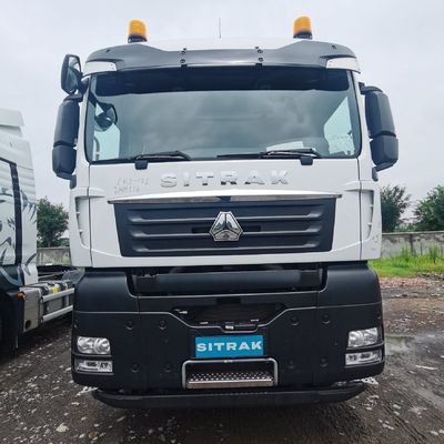 Sinotruk Sitrak 600L camión tractor con tanque de combustible con suspensión aérea y 390 caballos de fuerza