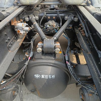 J6p Camión de remolque para el transporte de carga pesada Necesidades de 6 × 4 ruedas motrices Diseño de neumáticos sin tubo