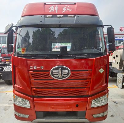 Ventas FAW J6p Gas 6X4 camión con estilo de elevación frontal y 6 meses de servicio postventa