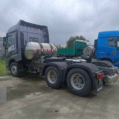 Grupo nacional de camiones pesados 6X4 camión de descarga con tractor de combustible de GNL camión de transporte
