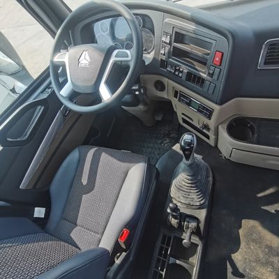 ZZ4257N3247E1H Sinotruk HOWO Tractor trailer con tanque de combustible de 600L y combustible