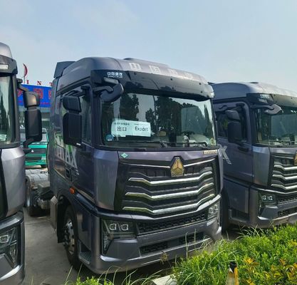 US 2024 Camión de tracción ligero HOWO GNL 6 * 4 480HP a 700HP Camión de transporte con piezas