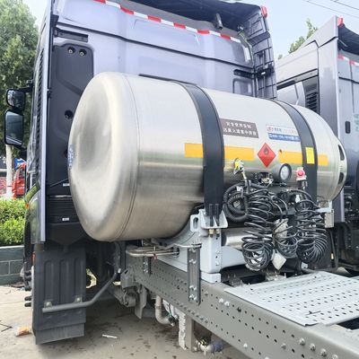 US 2024 Camión de tracción ligero HOWO GNL 6 * 4 480HP a 700HP Camión de transporte con piezas