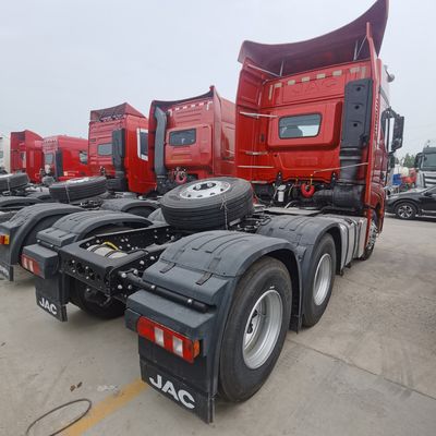JAC 6X4 Camión con tanque de combustible de 600L Diseño de neumáticos sin tubo 351-450hp