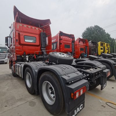 Solicitud personalizada de un camión comercial JAC 6X4 eficaz para remolcar remolques de contenedores