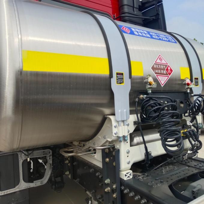 China′s New Dongfeng Tianlong 6X4 Gas Powered Trac for Efficient LNG Transportation