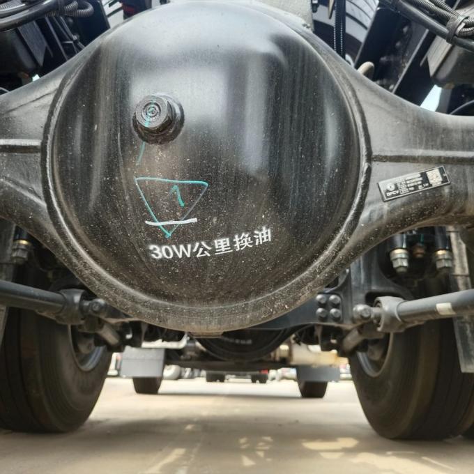 China′s New Dongfeng Tianlong 6X4 Gas Powered Trac for Efficient LNG Transportation