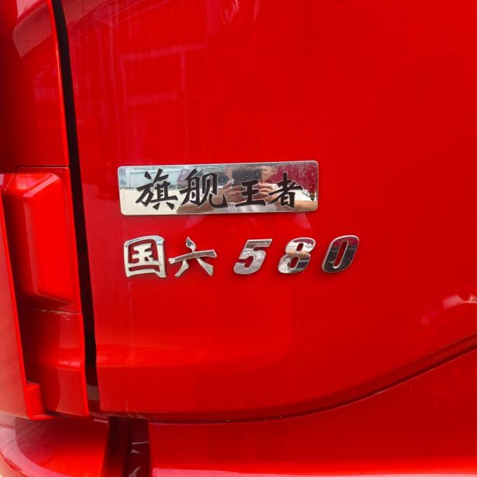China′s New Dongfeng Tianlong 6X4 Gas Powered Trac for Efficient LNG Transportation