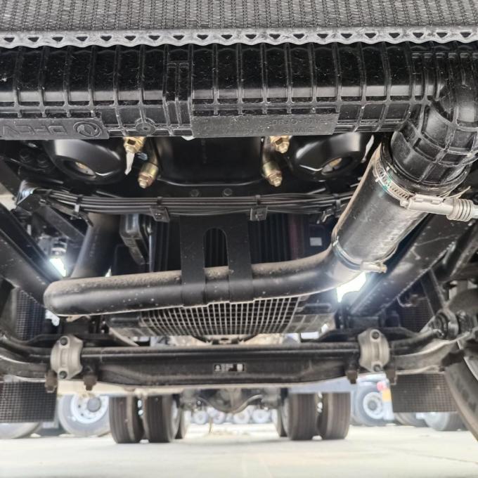 China′s New Dongfeng Tianlong 6X4 Gas Powered Trac for Efficient LNG Transportation